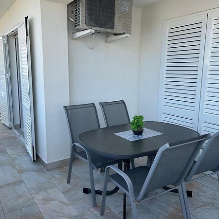Apartmani Lovrencic Vrsi Exterior photo