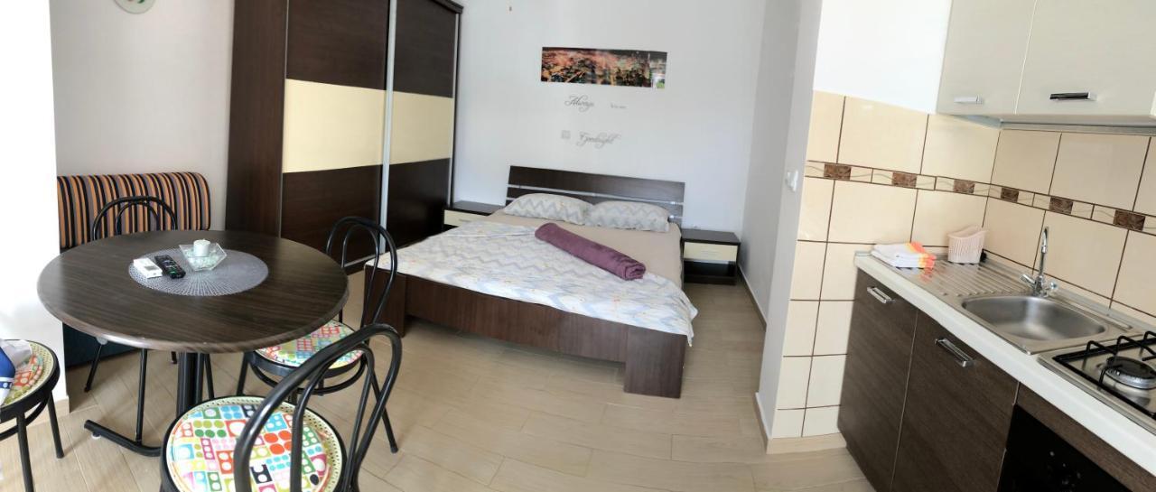 Apartmani Lovrencic Vrsi Exterior photo