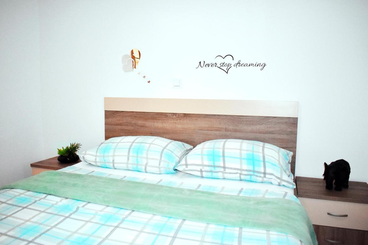 Apartmani Lovrencic Vrsi Exterior photo