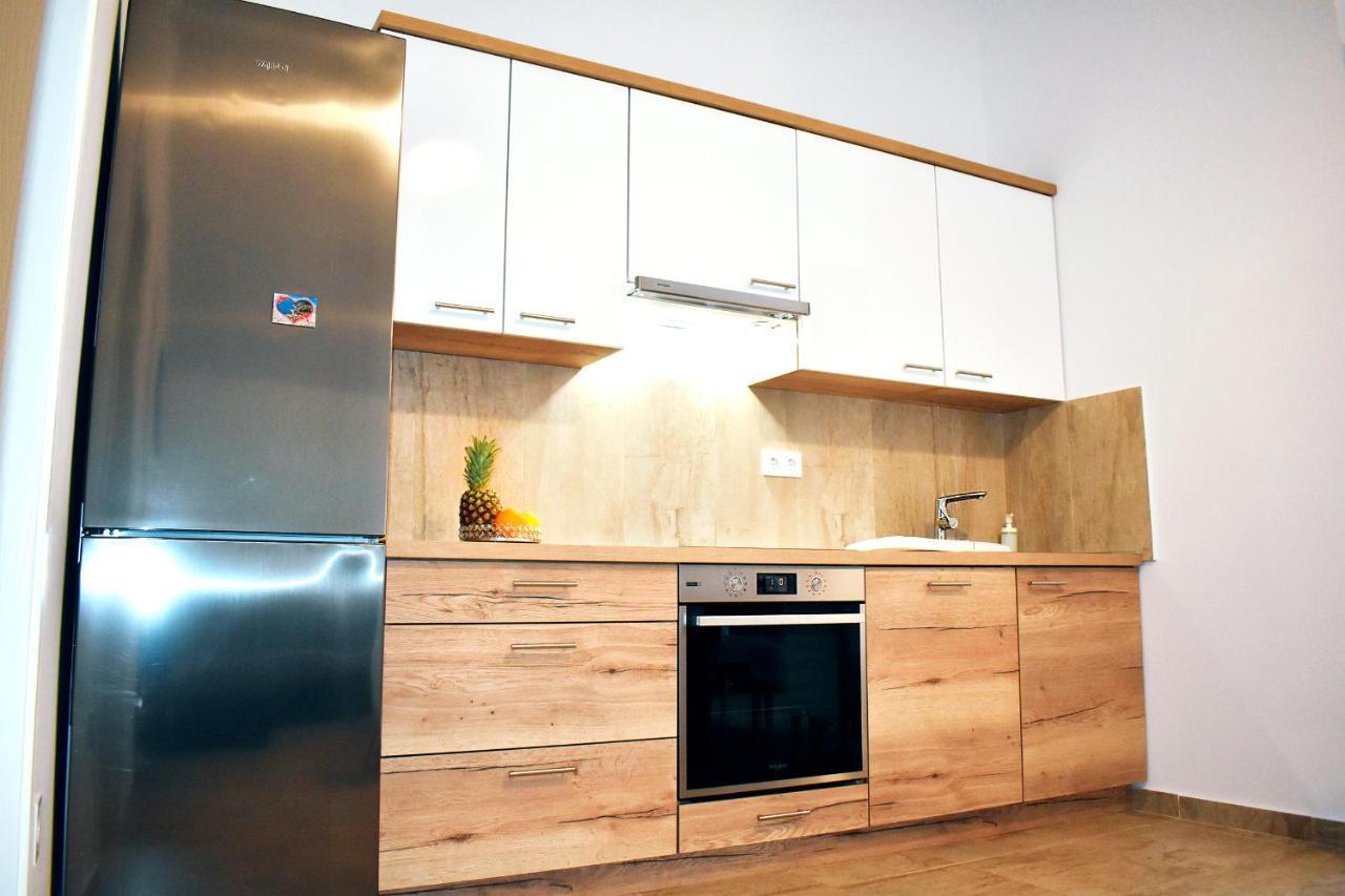 Apartmani Lovrencic Vrsi Exterior photo