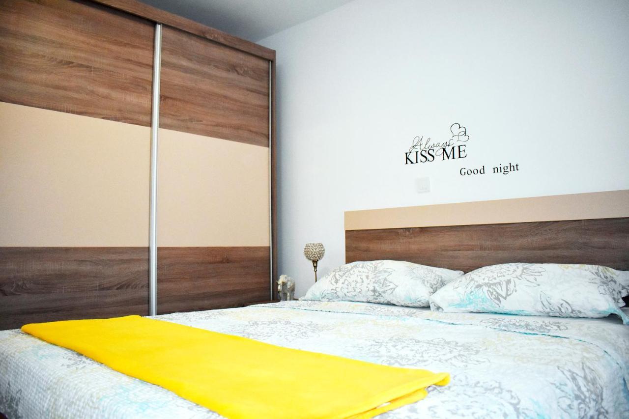 Apartmani Lovrencic Vrsi Exterior photo