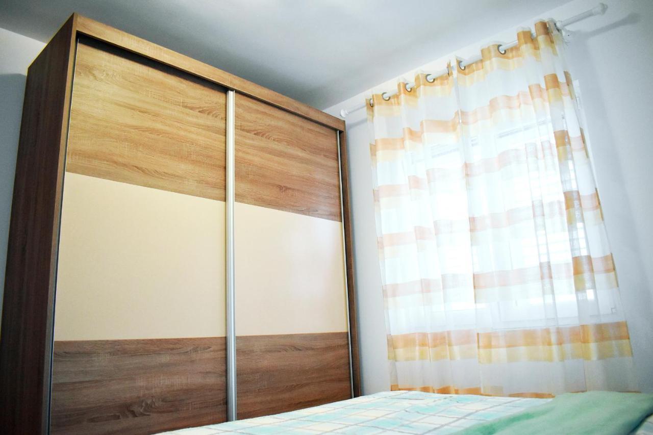 Apartmani Lovrencic Vrsi Exterior photo