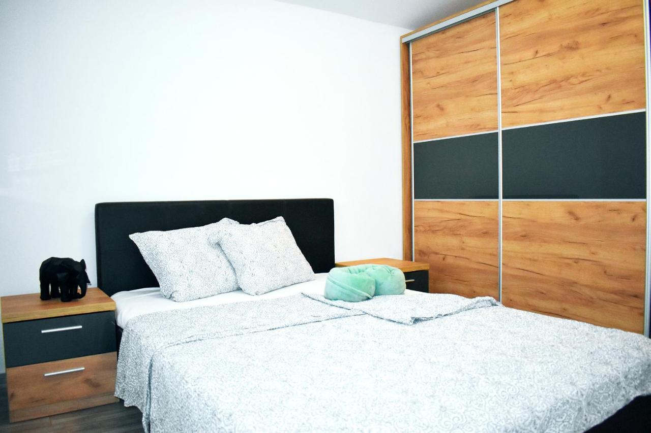 Apartmani Lovrencic Vrsi Exterior photo