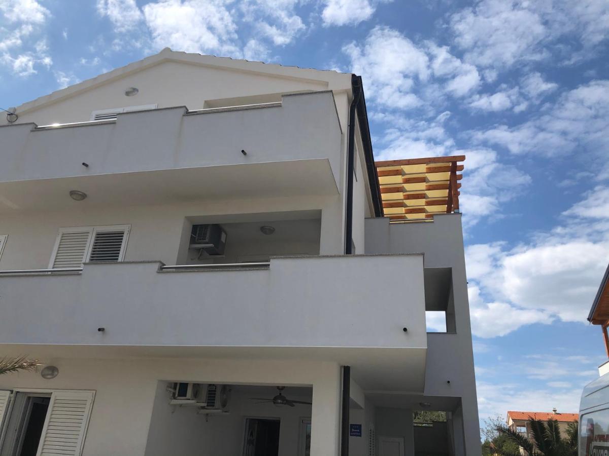 Apartmani Lovrencic Vrsi Exterior photo
