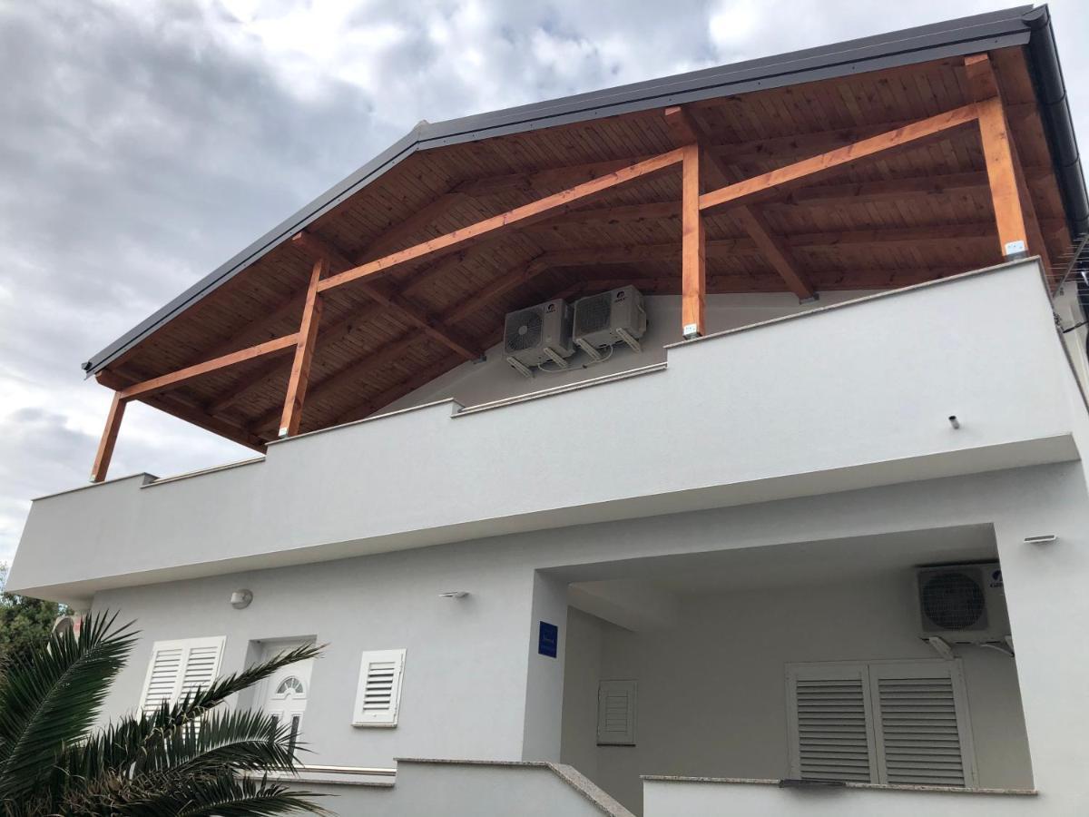 Apartmani Lovrencic Vrsi Exterior photo