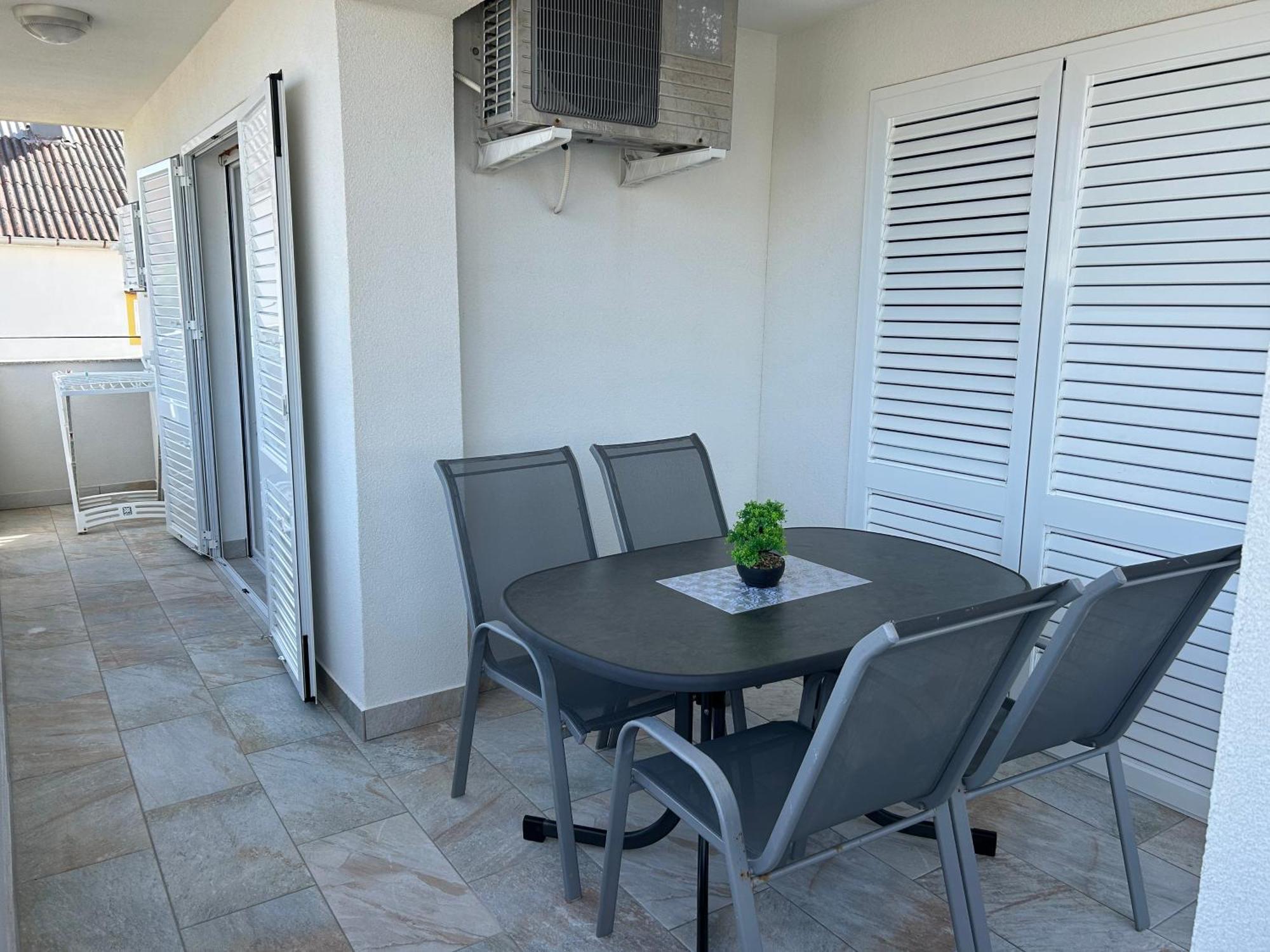 Apartmani Lovrencic Vrsi Exterior photo