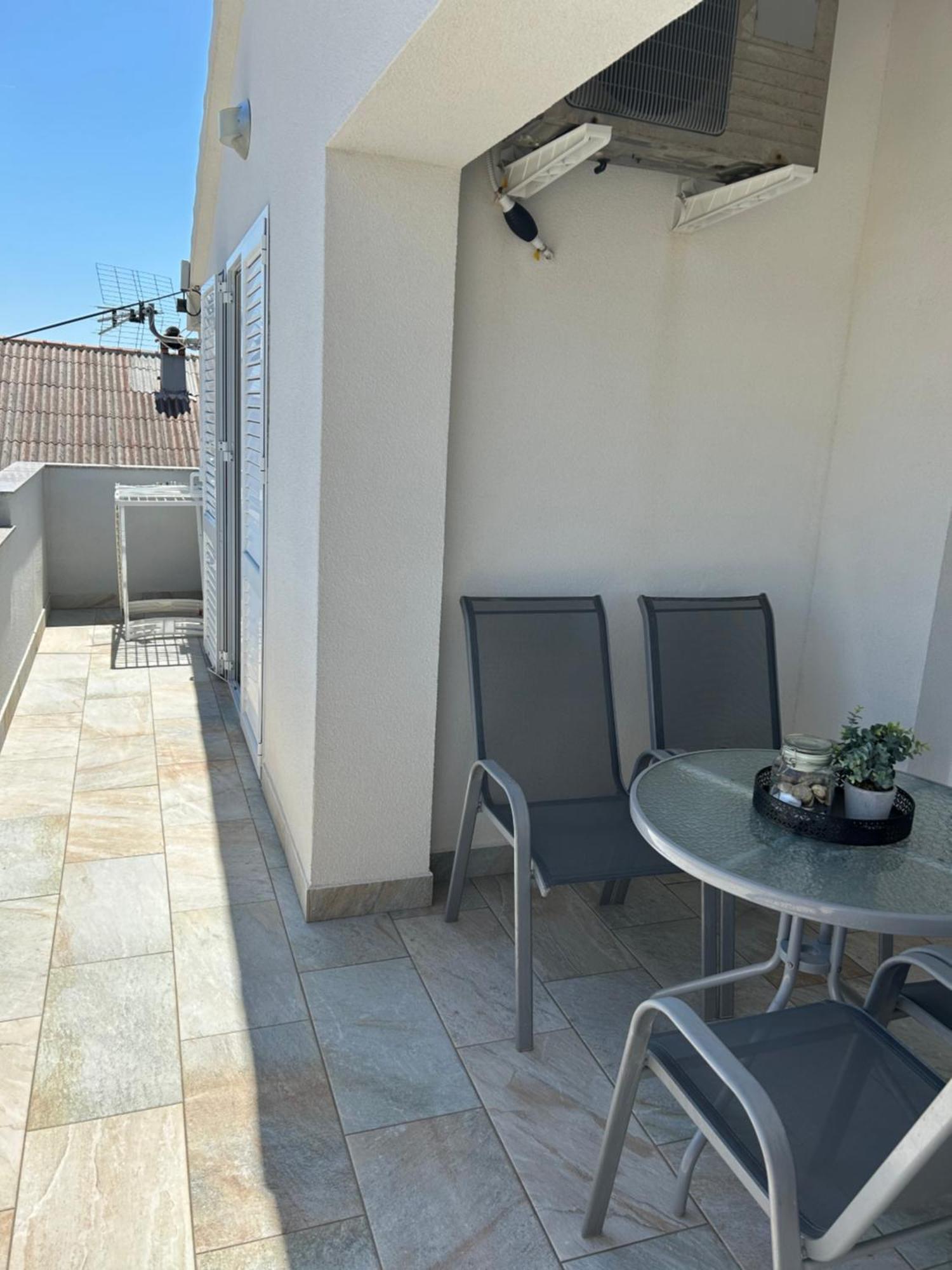 Apartmani Lovrencic Vrsi Exterior photo