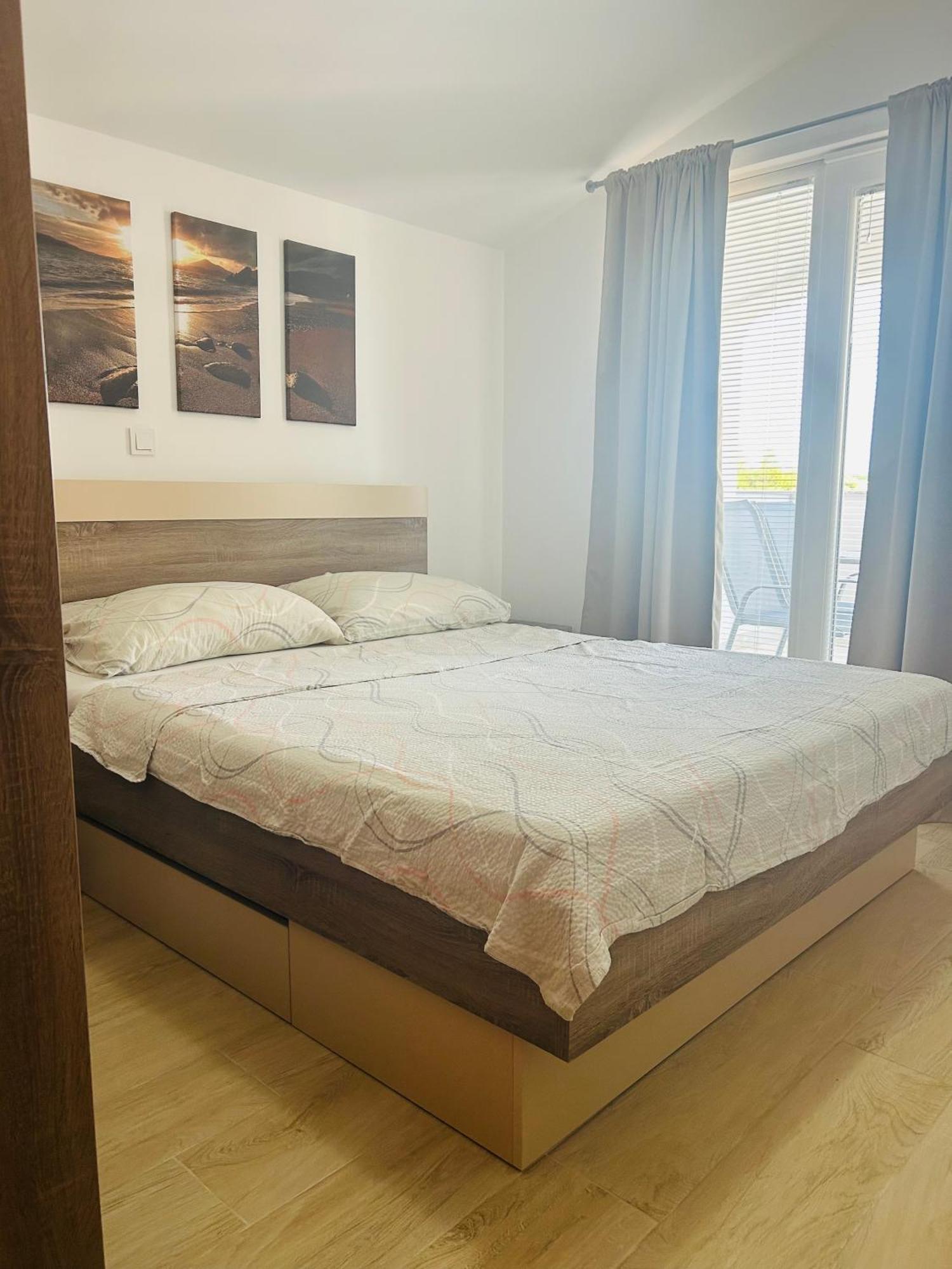 Apartmani Lovrencic Vrsi Exterior photo